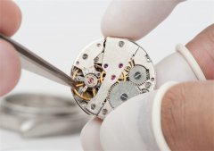 罗杰杜彼机械表后盖意外损坏，如何专业修复？独家